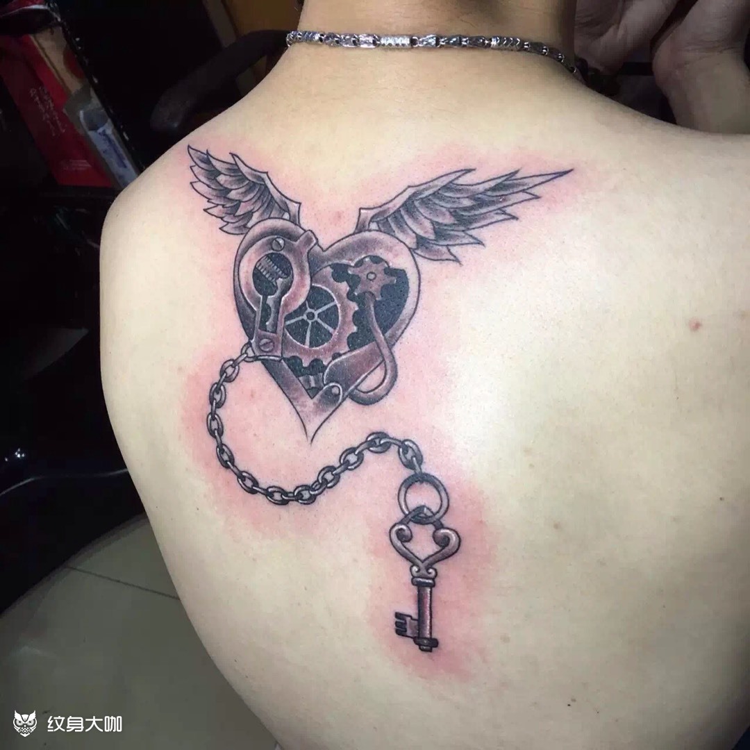 翅膀锁_纹身图案手稿图片_小艾的纹身作品集