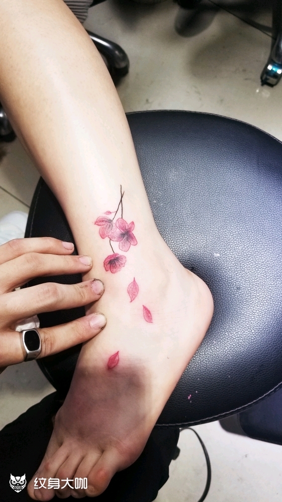 脚踝樱花_纹身图案手稿图片_刘国栋的纹身作品集