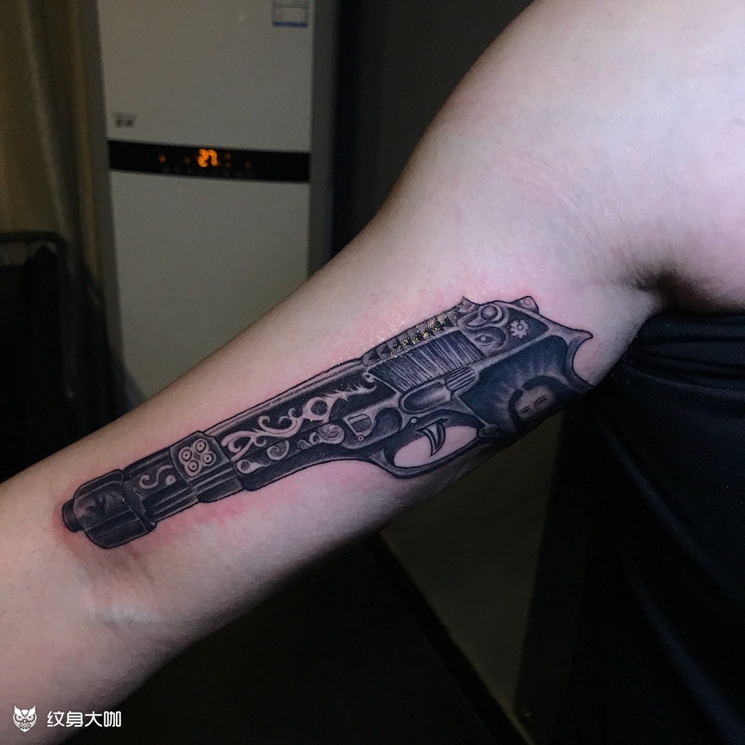 手枪_纹身图案手稿图片_付露的纹身作品集