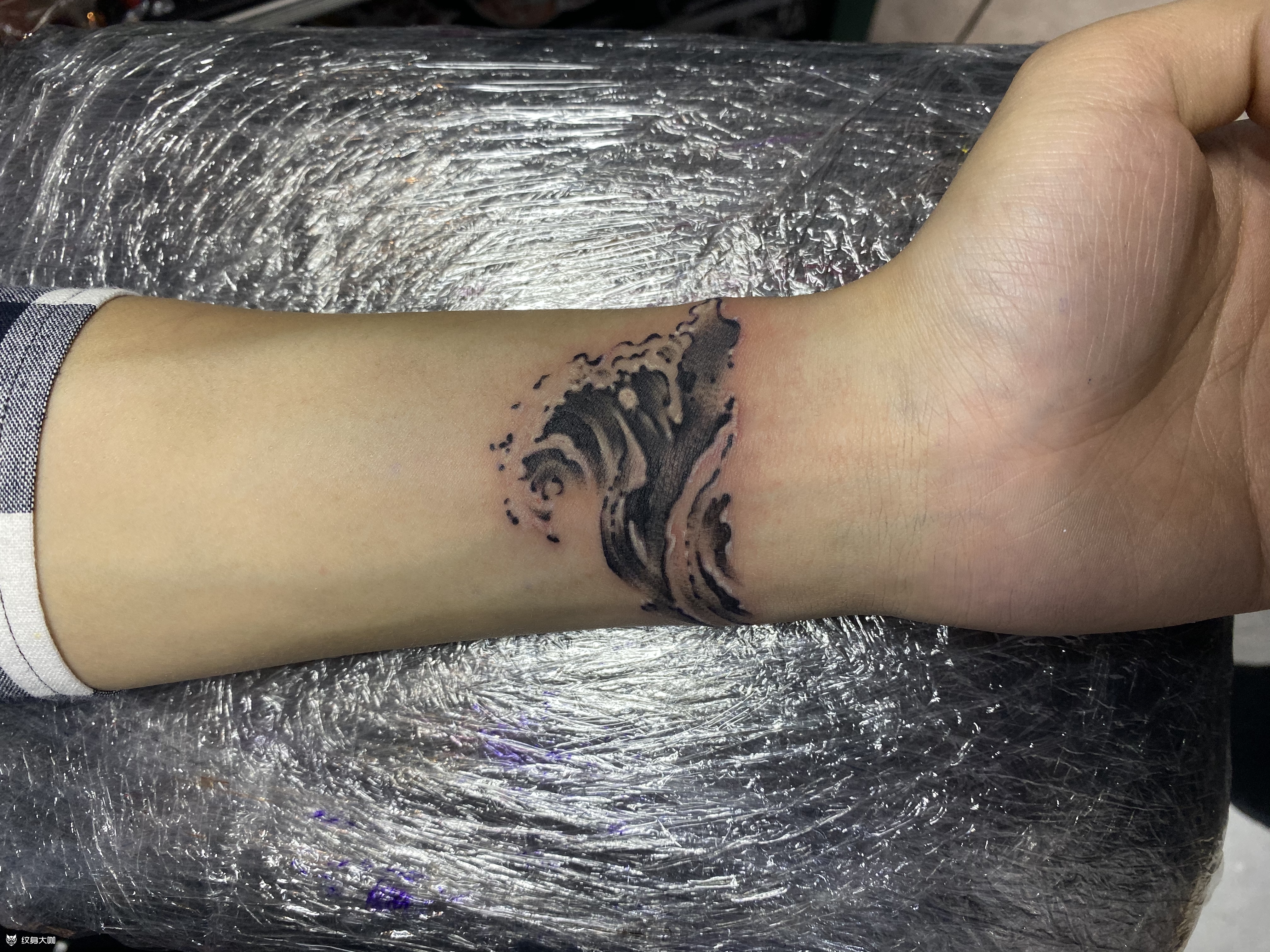 浪花_纹身图案手稿图片_余罪的纹身作品集