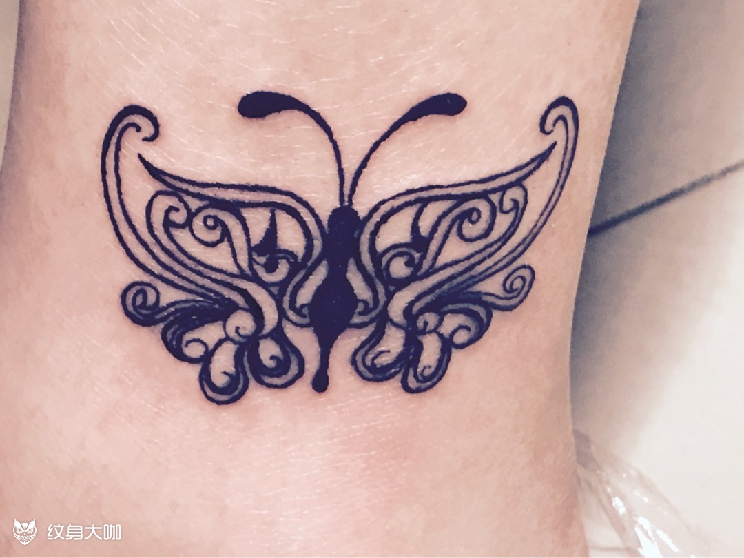 脚踝蝴蝶_纹身图案手稿图片_曹芫的纹身作品集