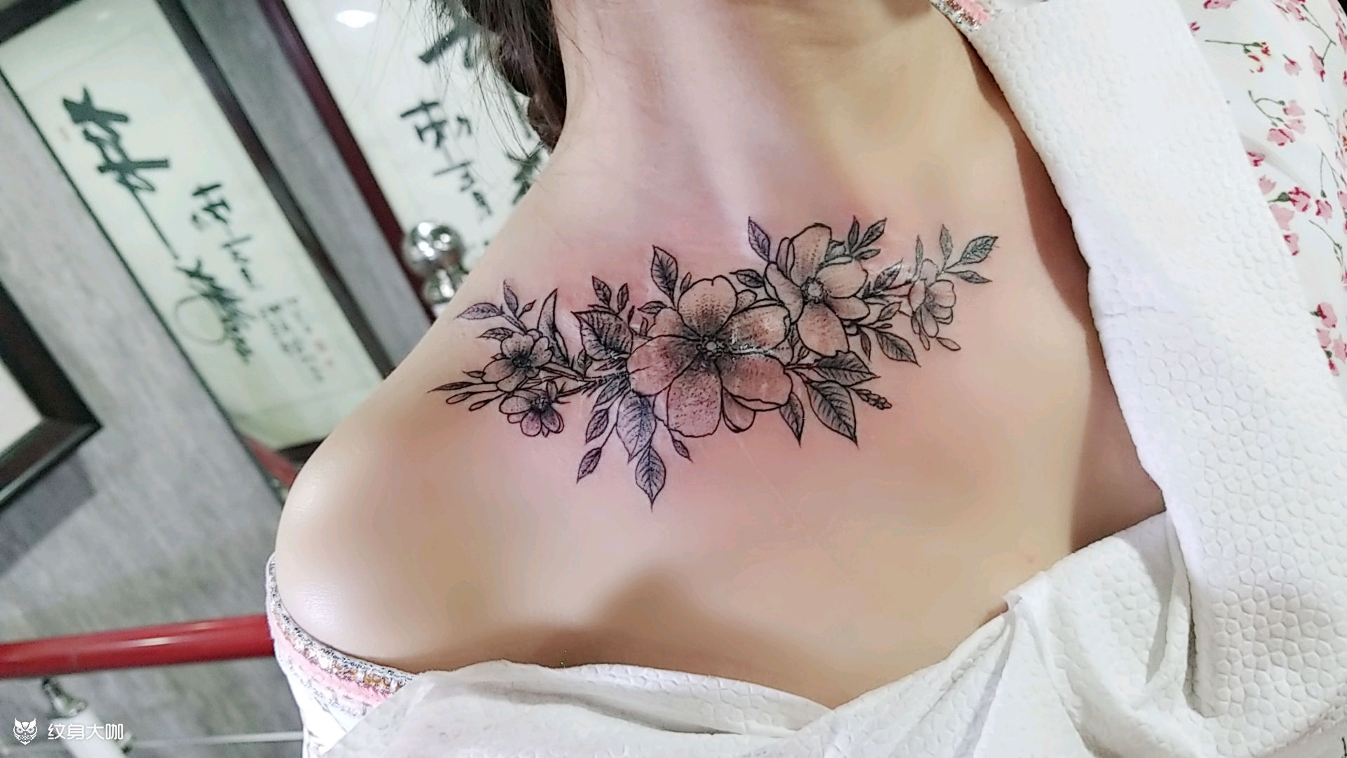 素花锁骨疤痕遮盖