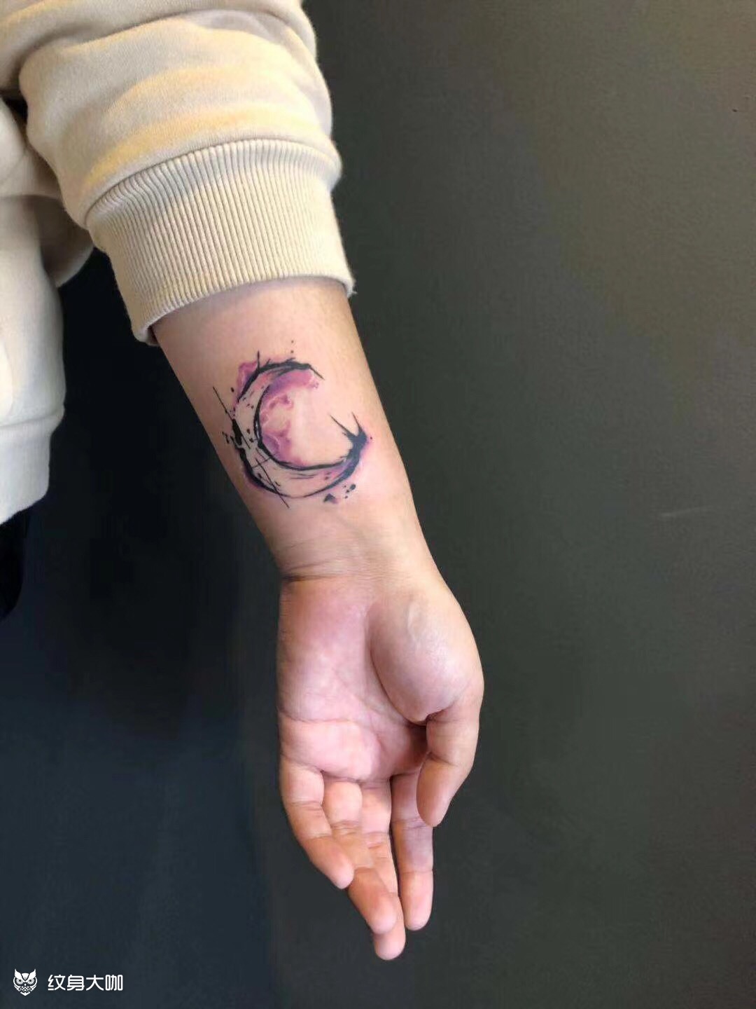泼墨小月亮_纹身图案手稿图片_余迪的纹身作品集