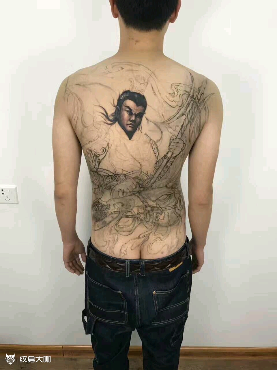 因为满背的面积局限,否定了n个想法,让客人摆了无数个poss,今天耗费