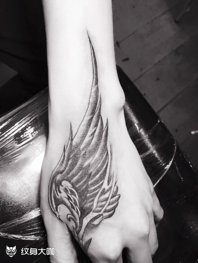 翅膀覆盖蝎子_纹身图案手稿图片_广州墨客tattoo的纹身作品集