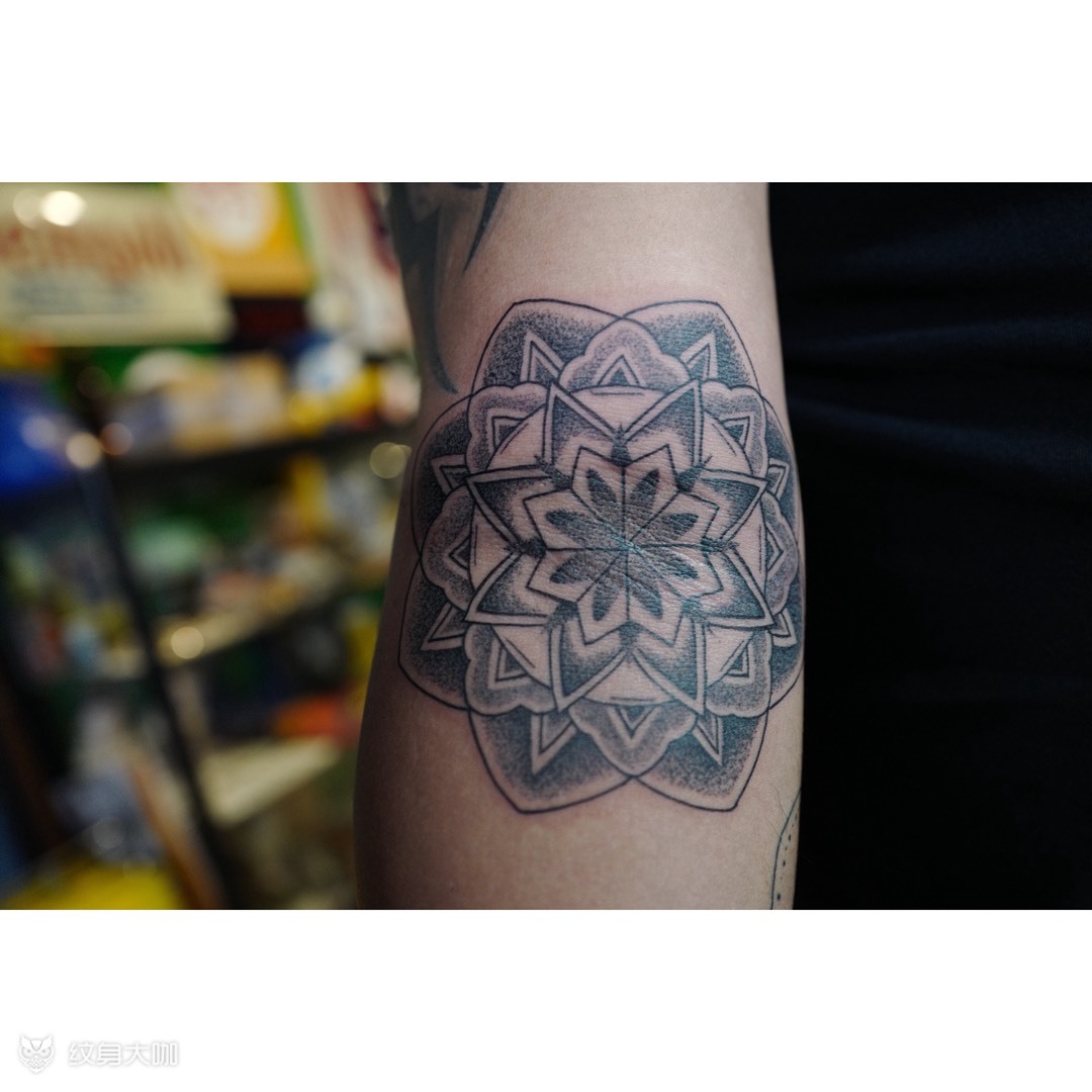 点刺曼陀罗_纹身图案手稿图片_李咲的纹身作品集