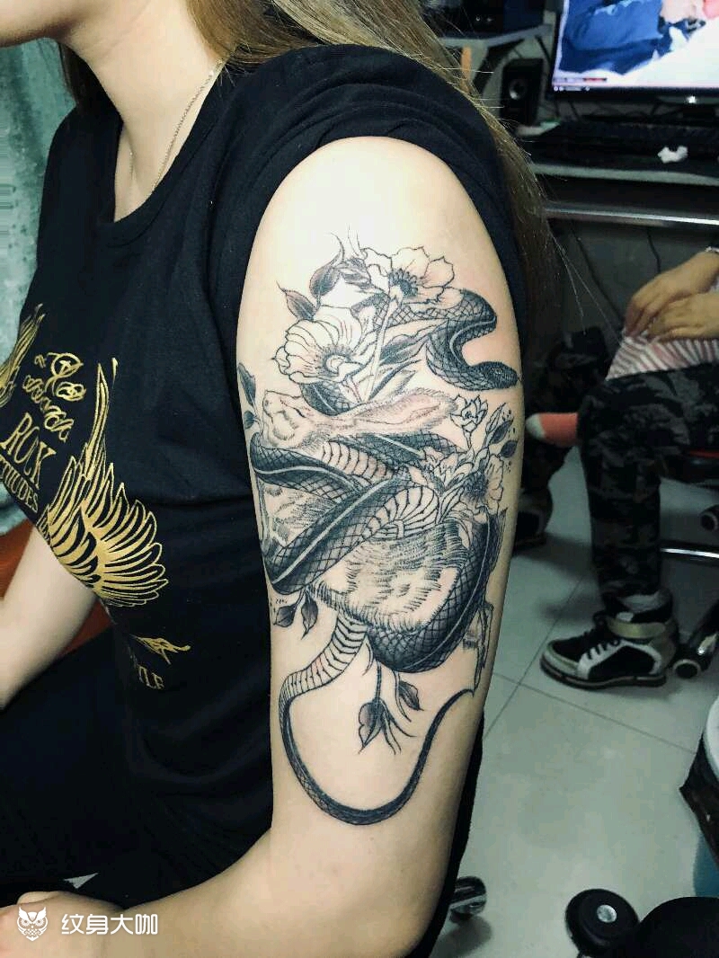 蛇盘兔上色完毕!_纹身图案手稿图片_蓝井九tattoo的纹身作品集