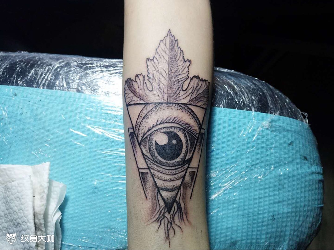 点刺三角眼_纹身图案手稿图片_乐的纹身作品集