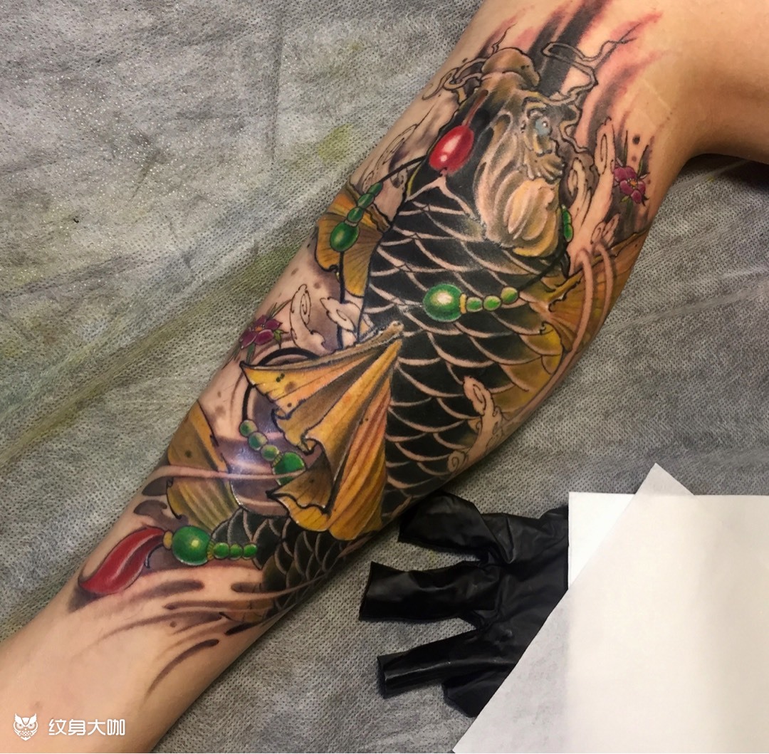 小腿原创鲤鱼纹身