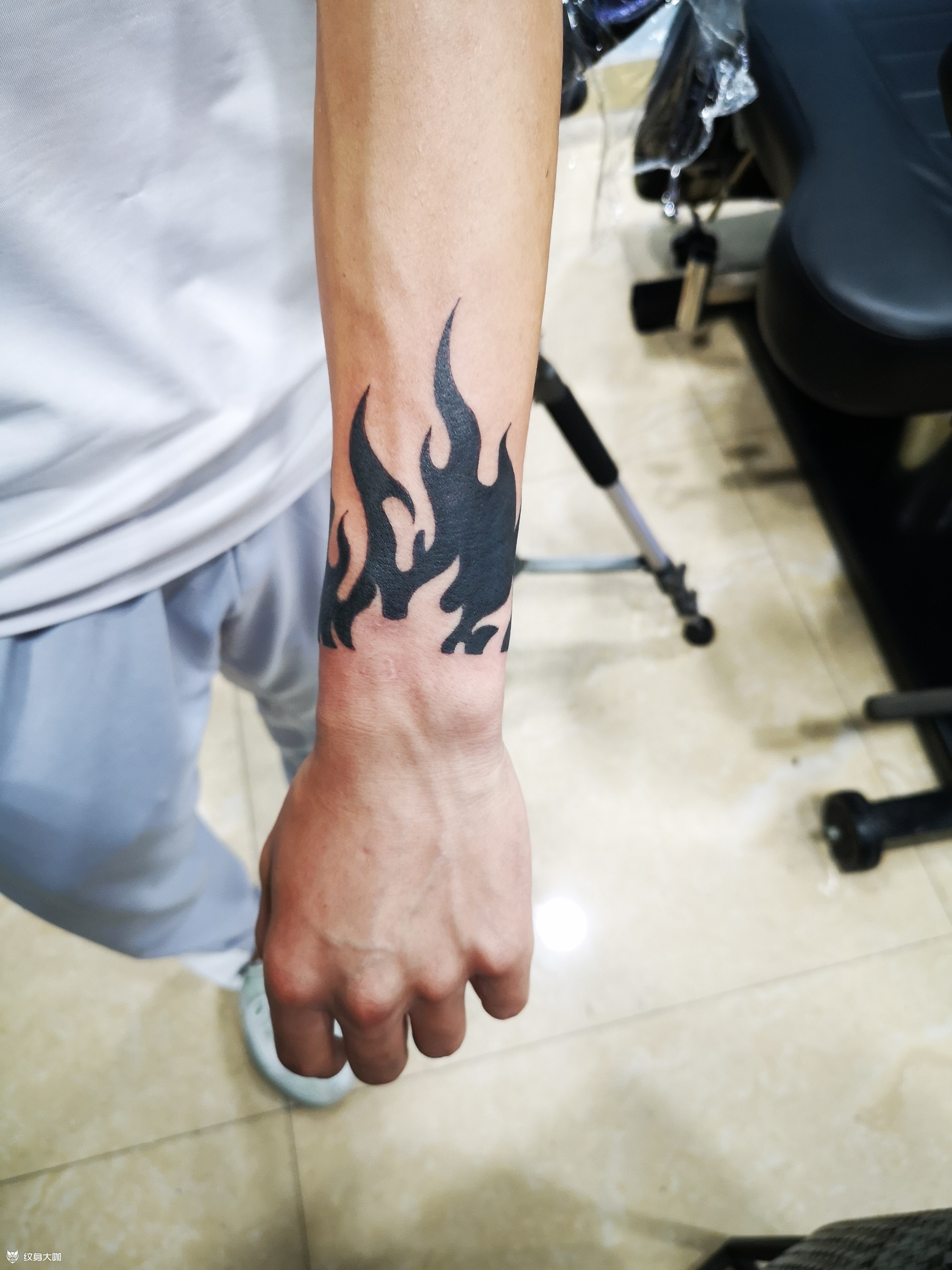火焰臂环_纹身图案手稿图片_昆明鬼手纹身和平店的纹身作品集