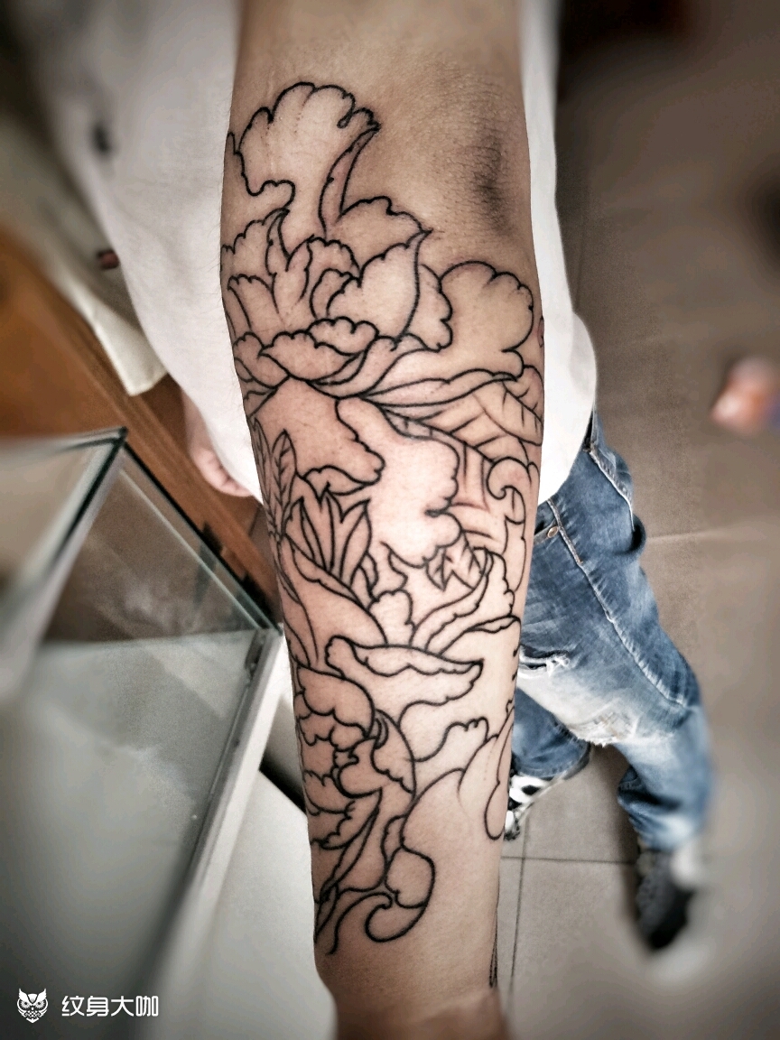 包小臂牡丹线条_纹身图案手稿图片_黑龙的纹身作品集