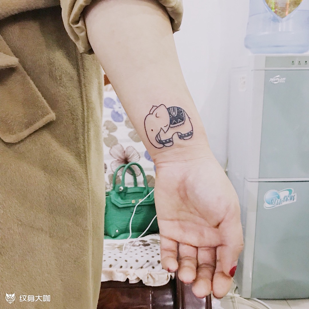 大象_纹身图案手稿图片_坐者的纹身作品集