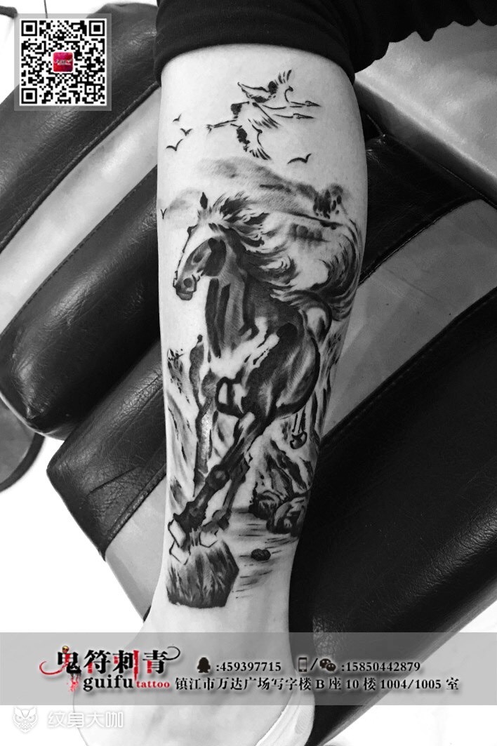 作品简介:镇江纹身 鬼符刺青作品 水墨骏马之小腿外包