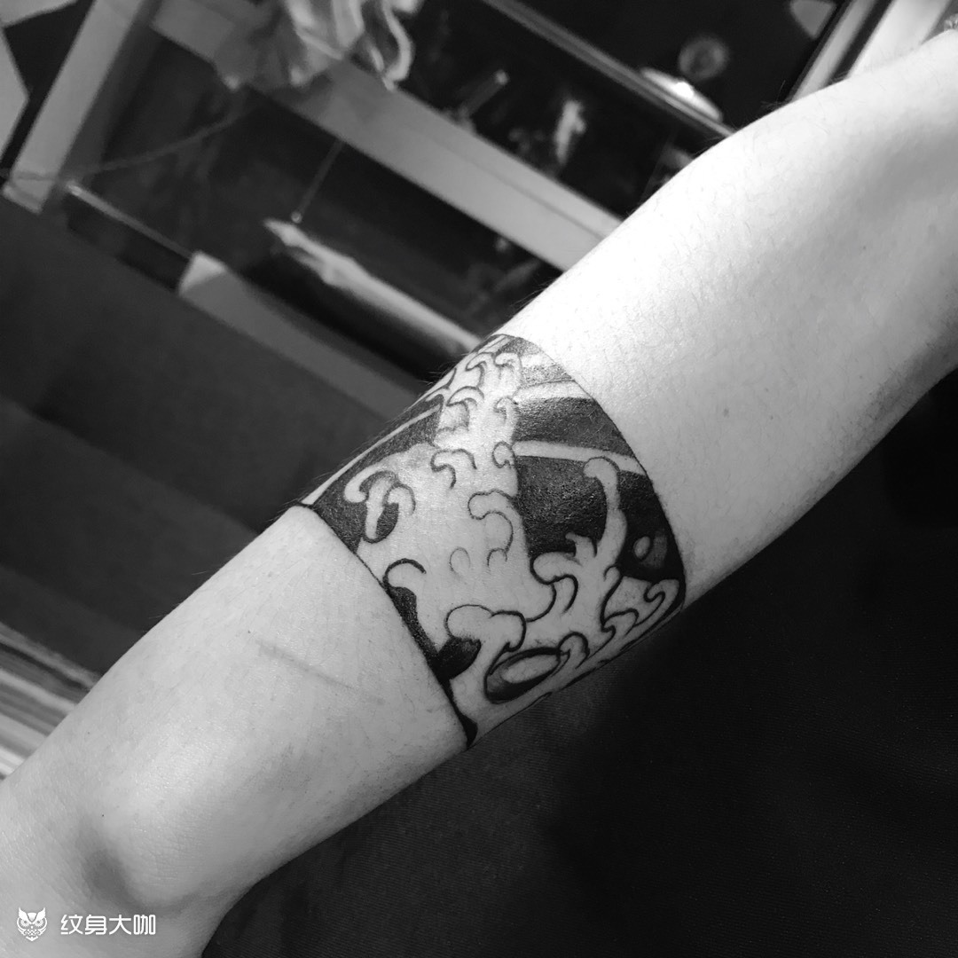 海浪环臂遮盖_纹身图案手稿图片_周添鹤的纹身作品集