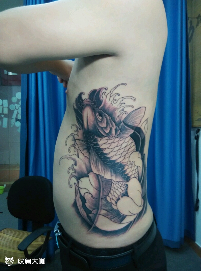 侧腰鲤鱼(未完成)_纹身图案手稿图片_花木的纹身作品集