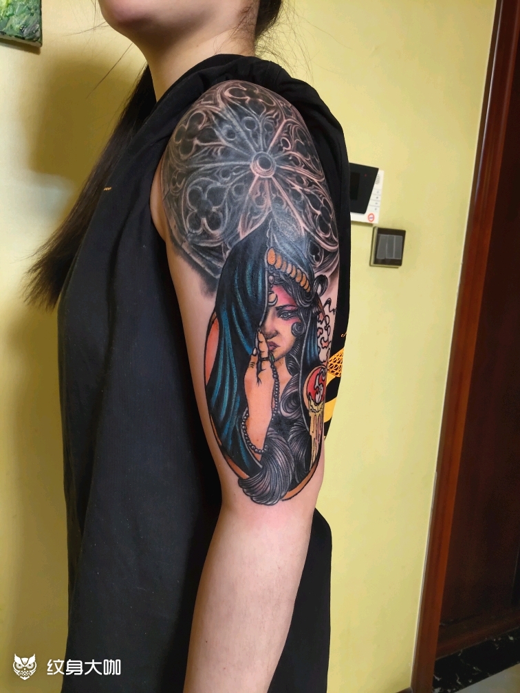 欧美美女美女后面的窗花大概用_纹身吧社区 - 纹身大咖