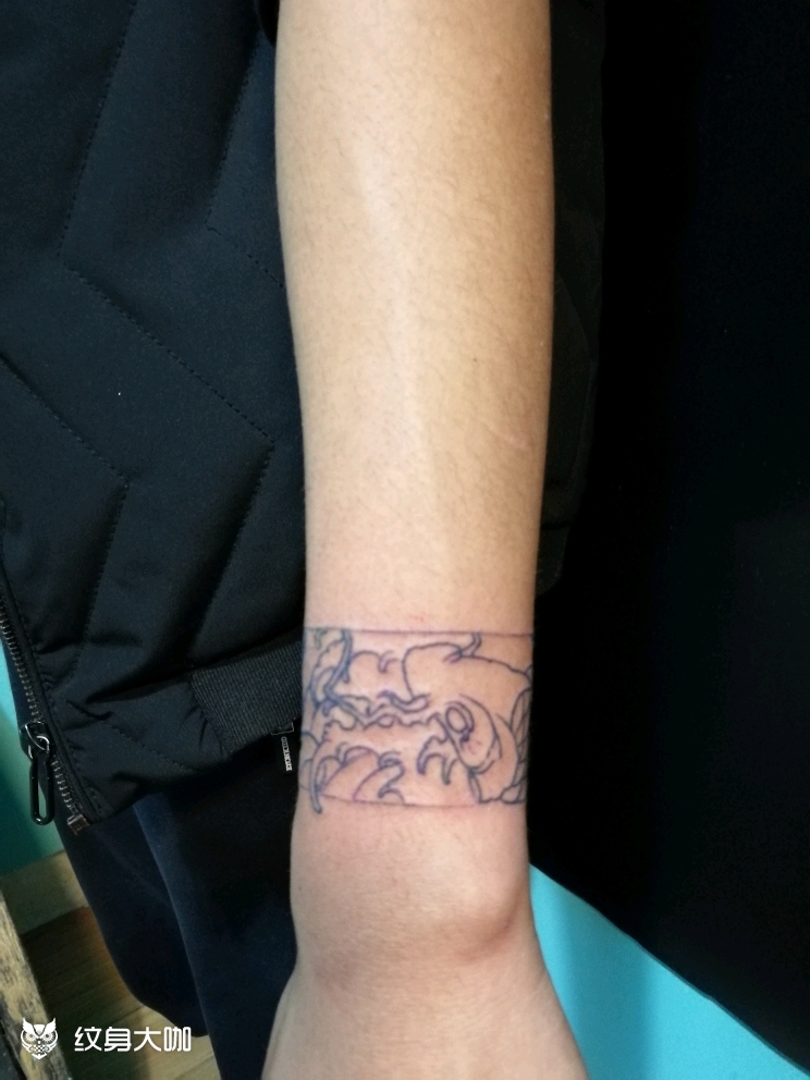 鲤鱼荷花 臂环_纹身图案手稿图片_鹏的纹身作品集