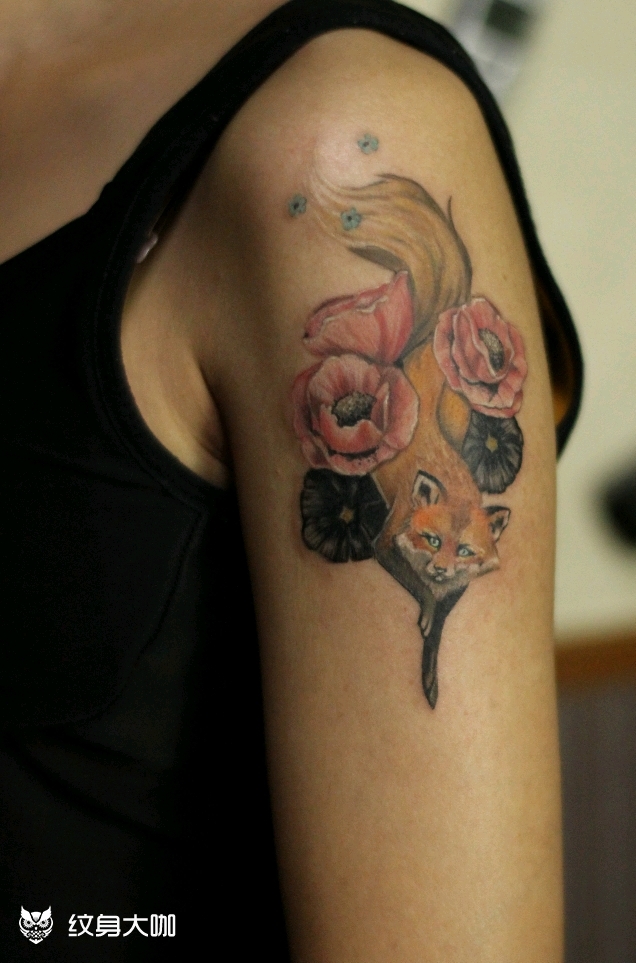 美女大臂狐狸纹身