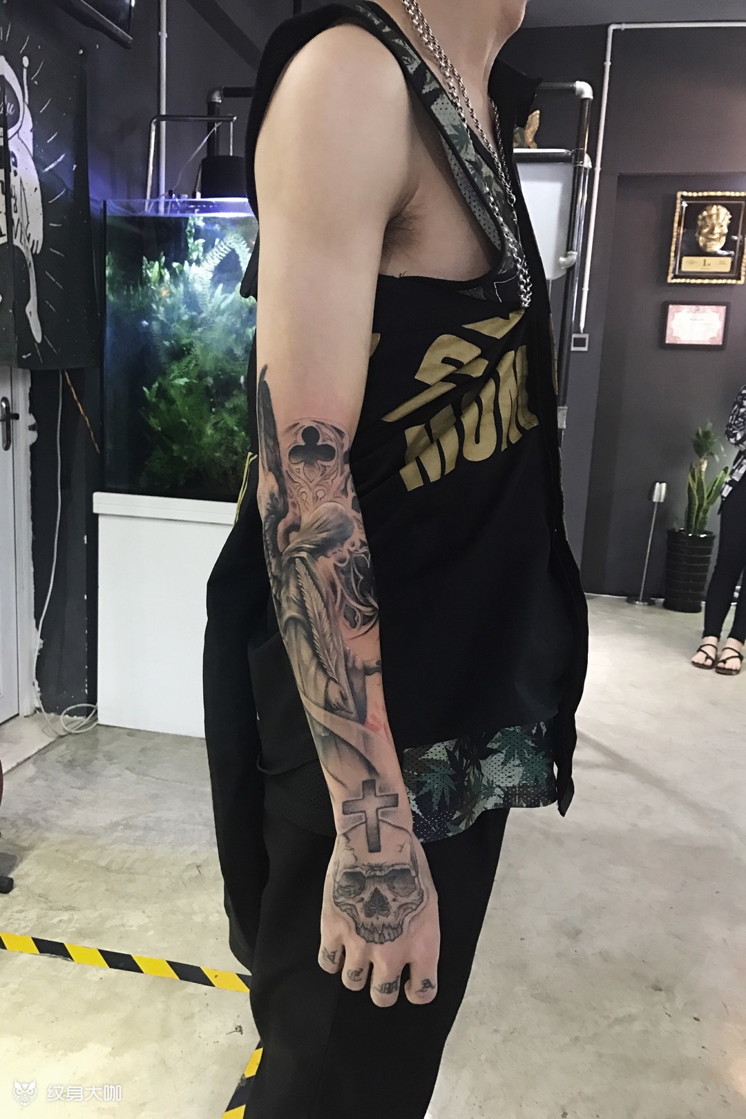 0点一朵荼靡, 一支彼岸花, 无论是盛夏绽放着寂寞, 还是黄泉路上绝美