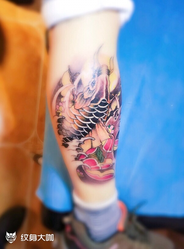 小腿外侧鲤鱼荷花……_纹身图案手稿图片_文的纹身作品集