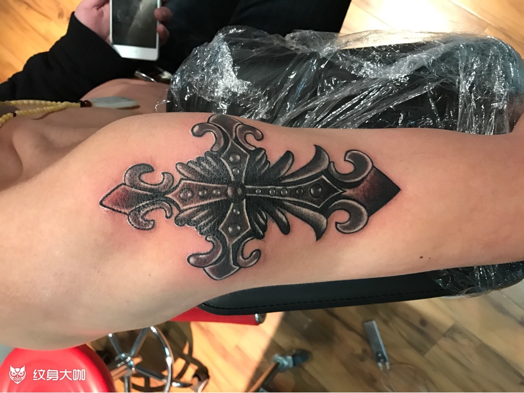 克罗心十字军花_纹身图案手稿图片_徐鹏的纹身作品集