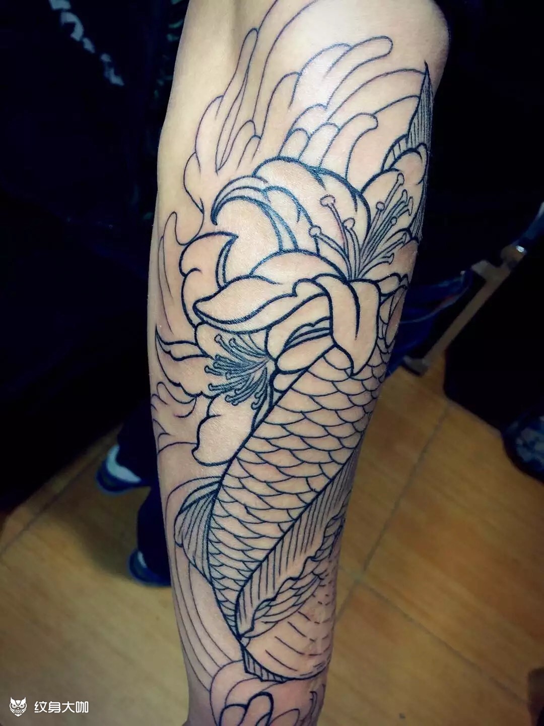 鲤鱼包小臂--未完待续…_纹身图案手稿图片_刘文胜的纹身作品集