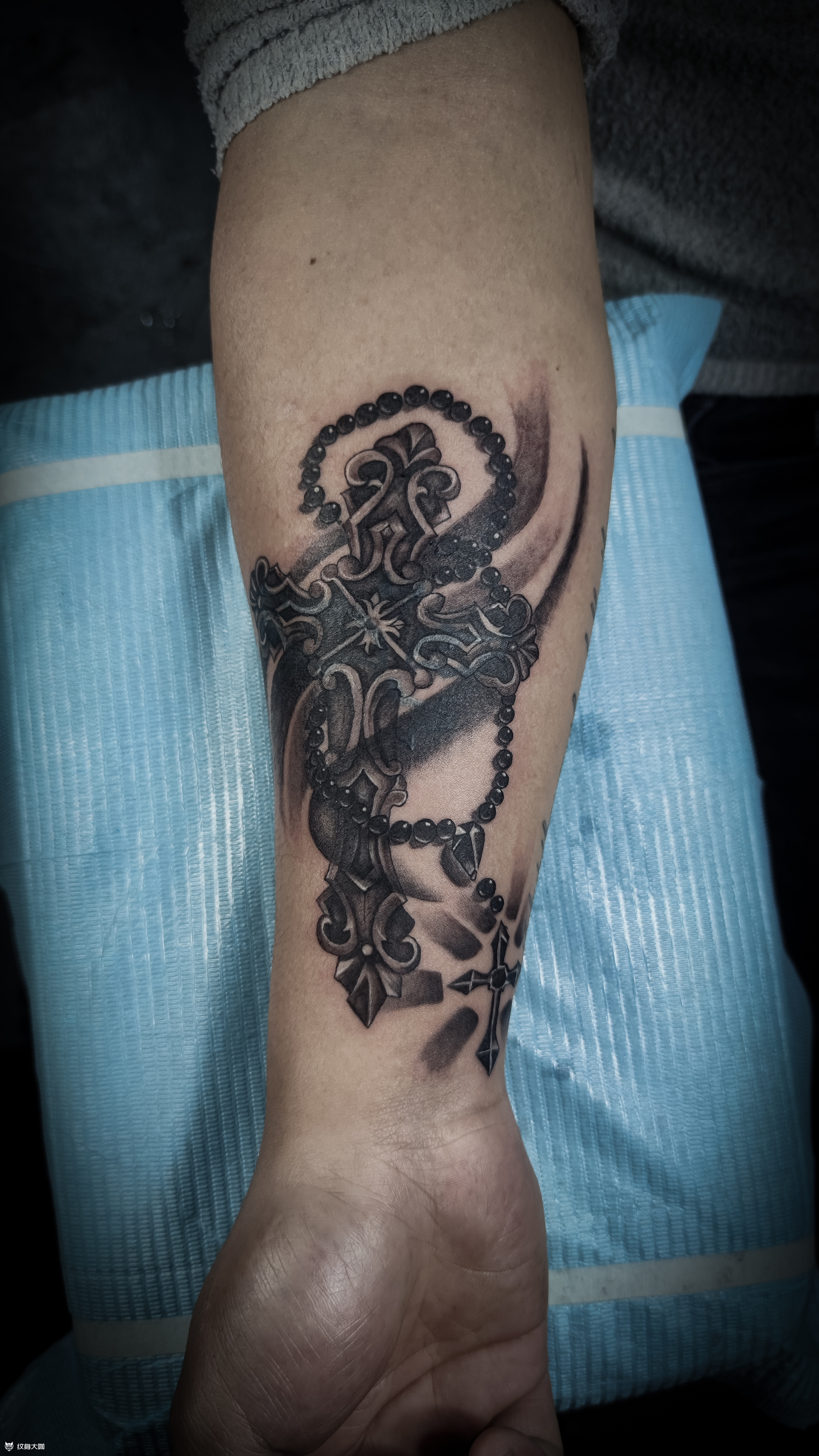 十字架纹身遮盖旧图案遮盖