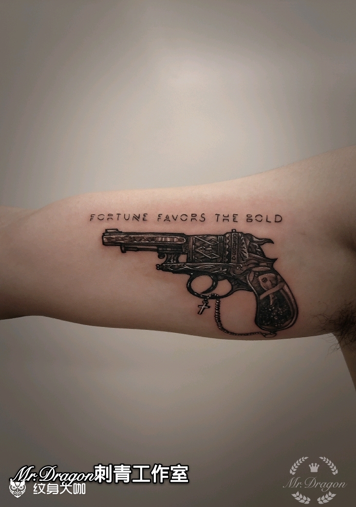 左轮手枪_纹身图案手稿图片_何龙的纹身作品集