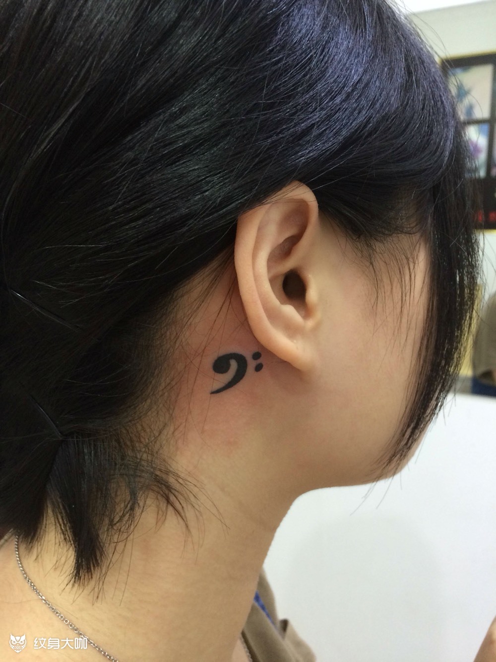 耳后骨纹身