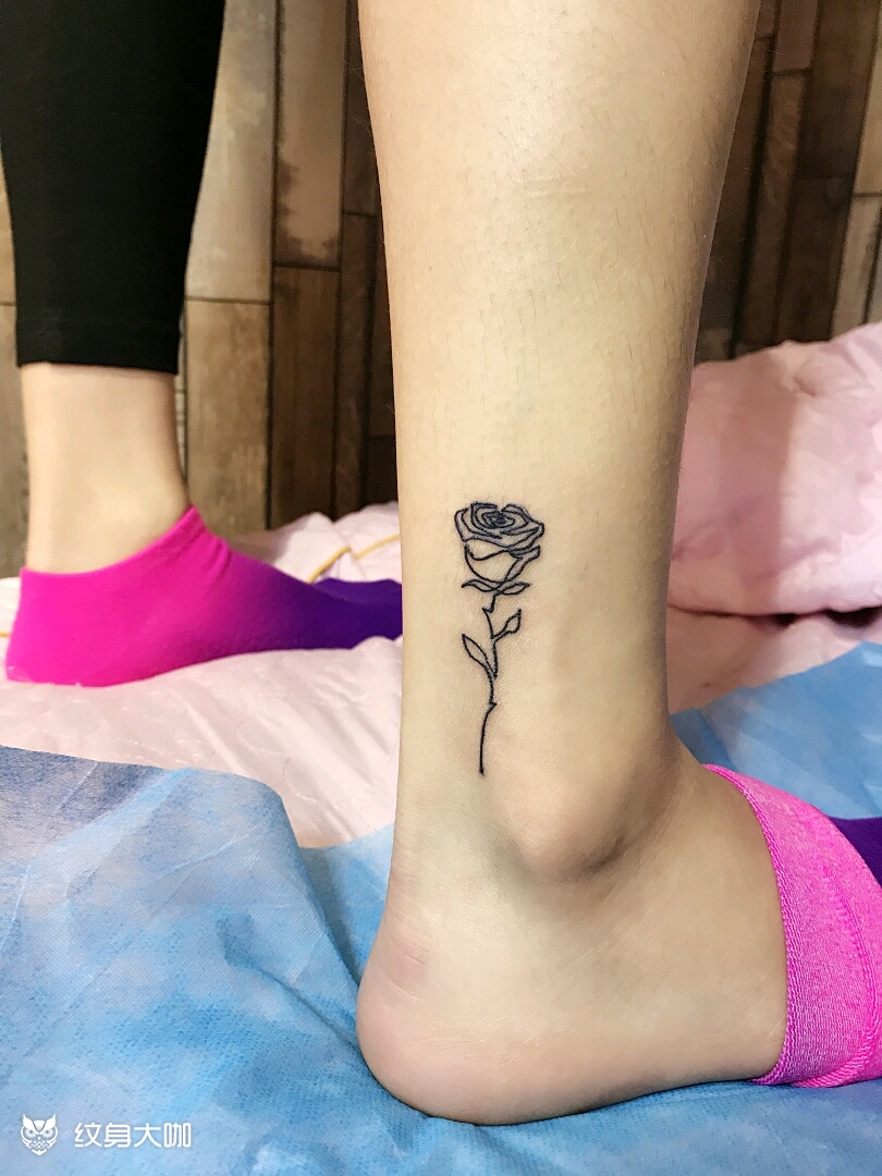 脚踝线条玫瑰95
