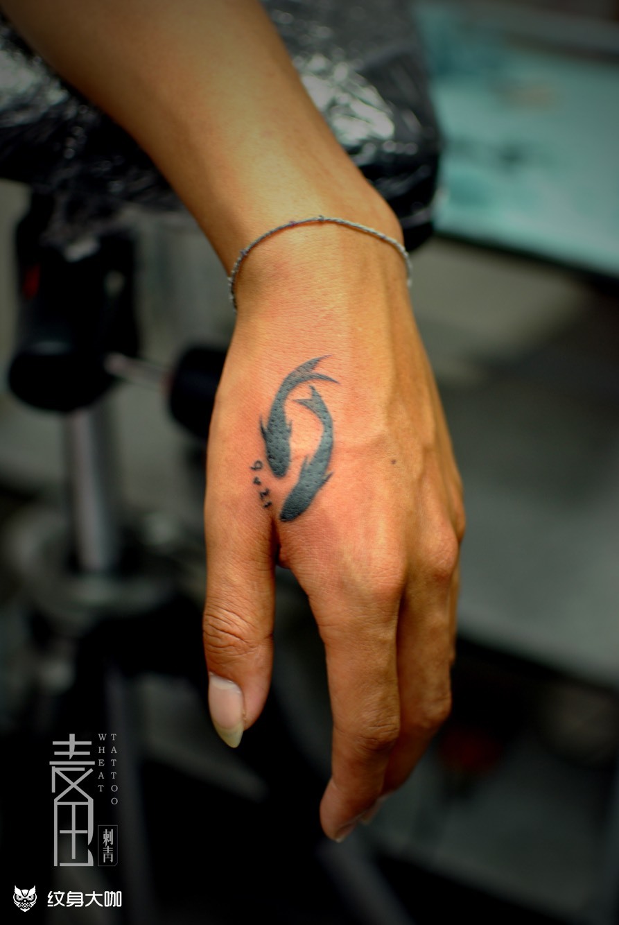 双鱼_纹身图案手稿图片_麦子的纹身作品集