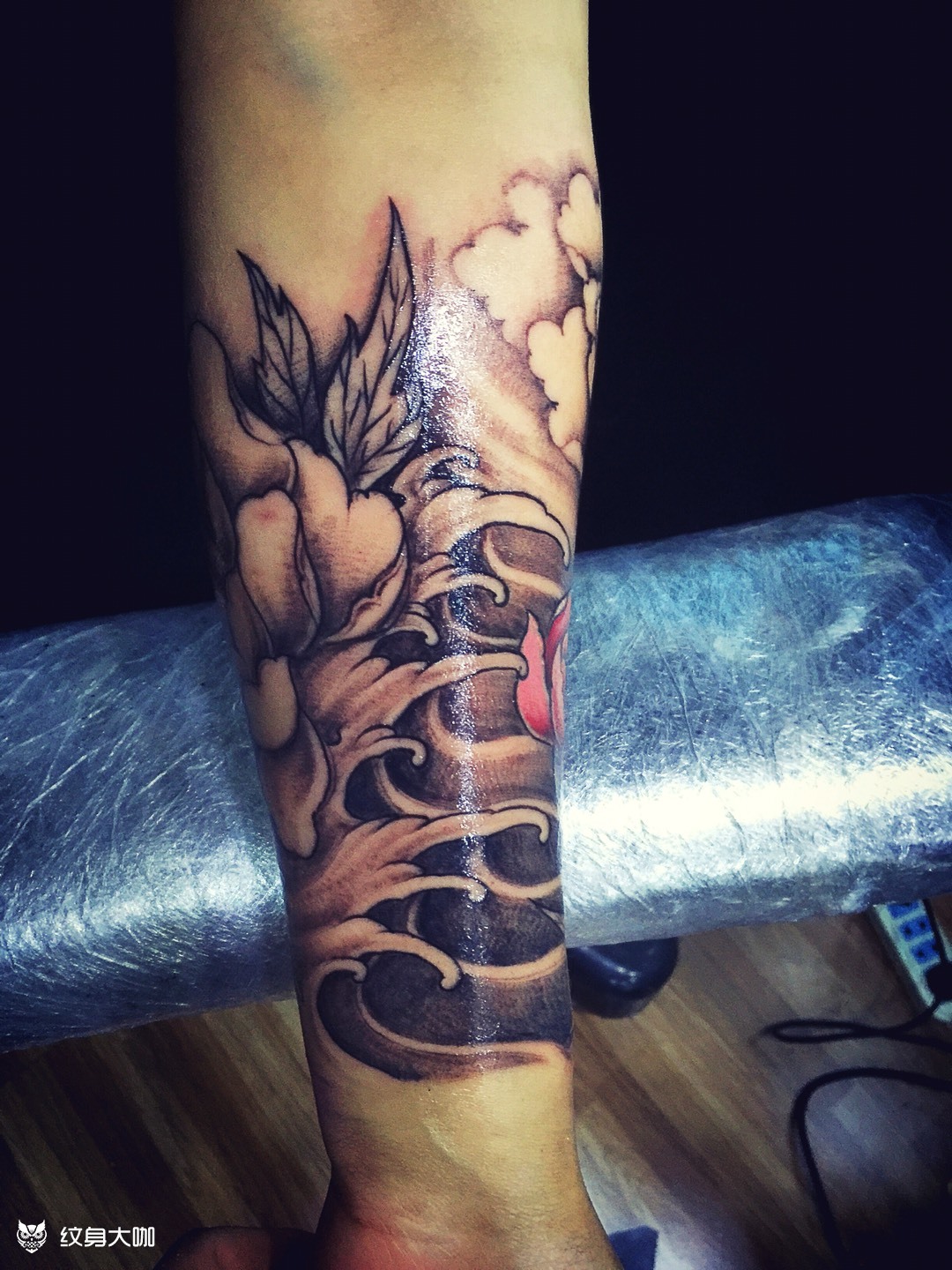 美女包小臂牡丹