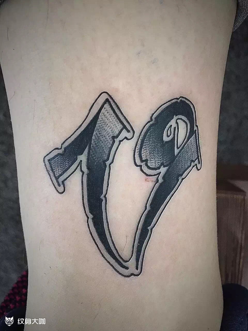 v英文字母_纹身图案手稿图片_李占东的纹身作品集