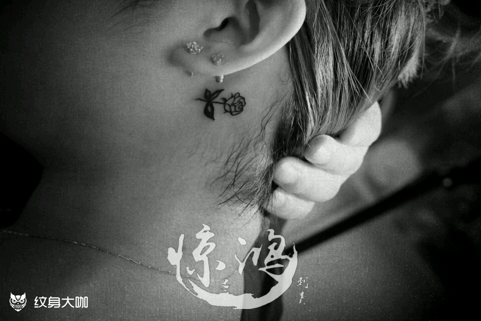 耳后小花_纹身图案手稿图片_梦游的纹身作品集