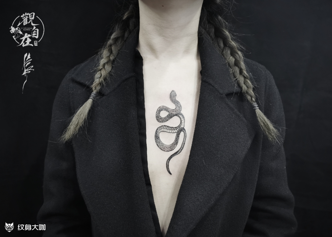 胸口蛇_纹身吧社区 - 纹身大咖