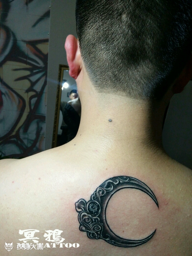 背部小月亮一枚_纹身图案手稿图片_梁志斌的纹身作品集