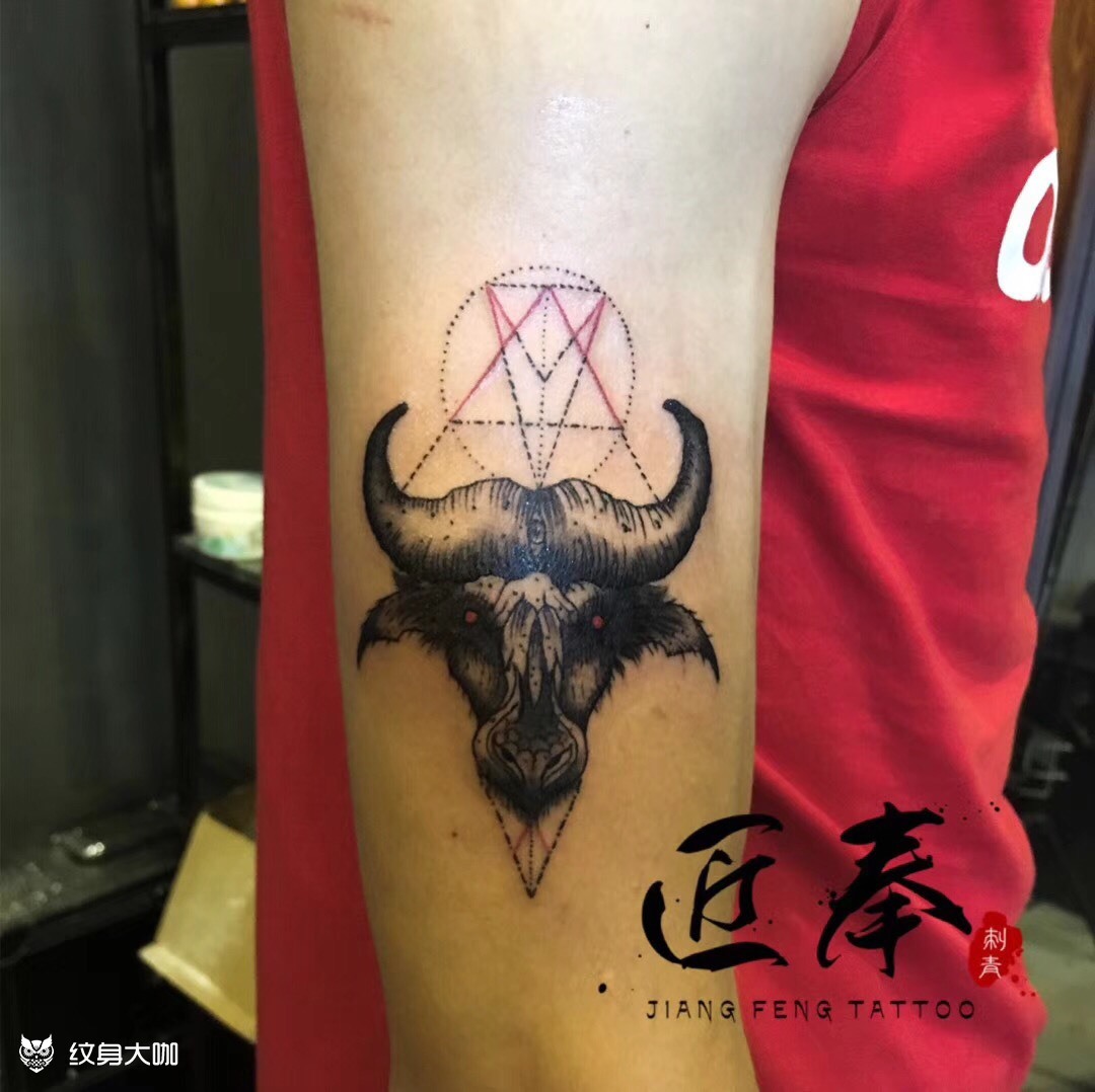 几何暗黑牛头_纹身图案手稿图片_莫晓锋的纹身作品集
