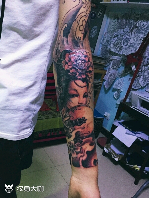 经典花臂搭配 般若和艺姬 _纹身图案手稿图片_郝一的纹身作品集