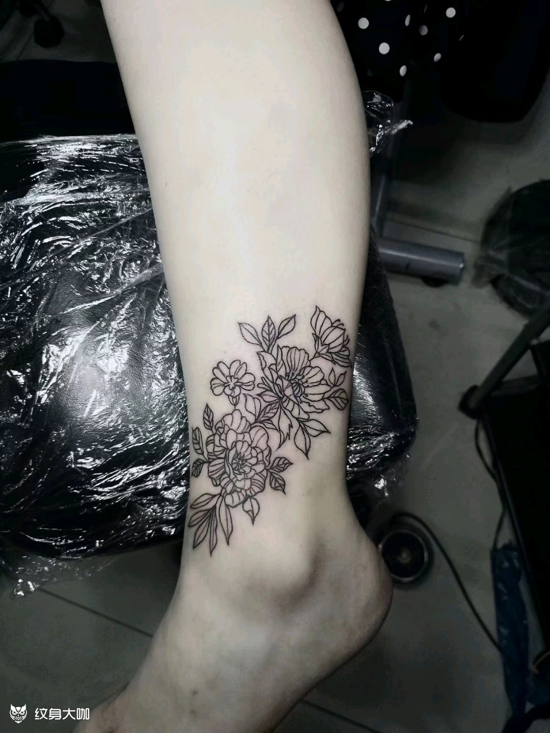 脚踝小花_纹身图案手稿图片_李文的纹身作品集