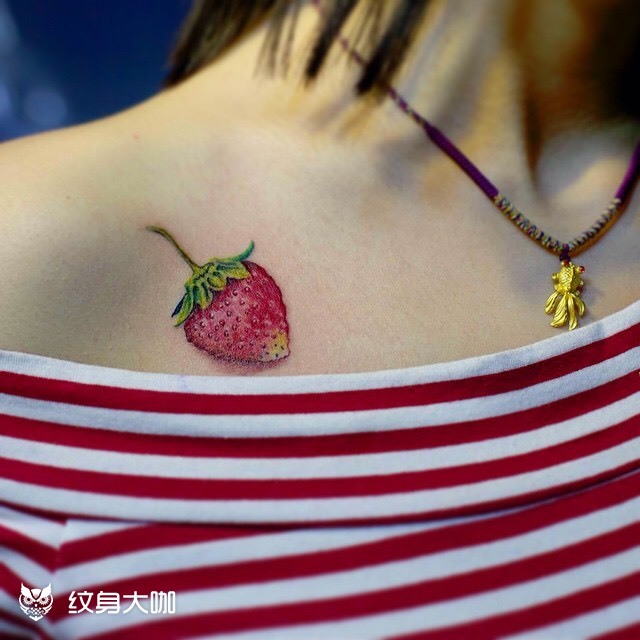 草莓_纹身图案手稿图片_半山家-树的纹身作品集