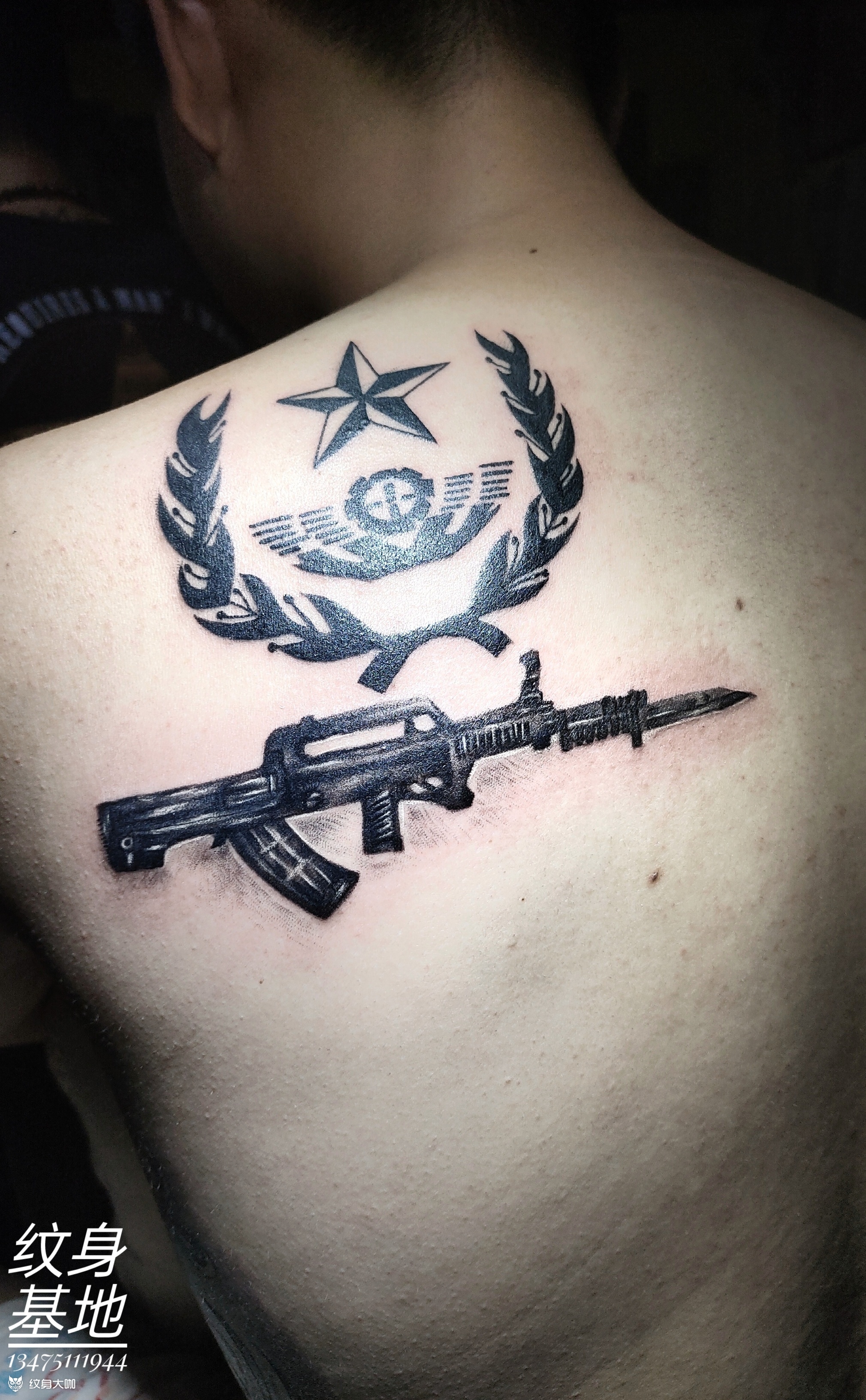 军人的信仰82 徽章加枪设计,_纹身吧社区 - 纹身大咖
