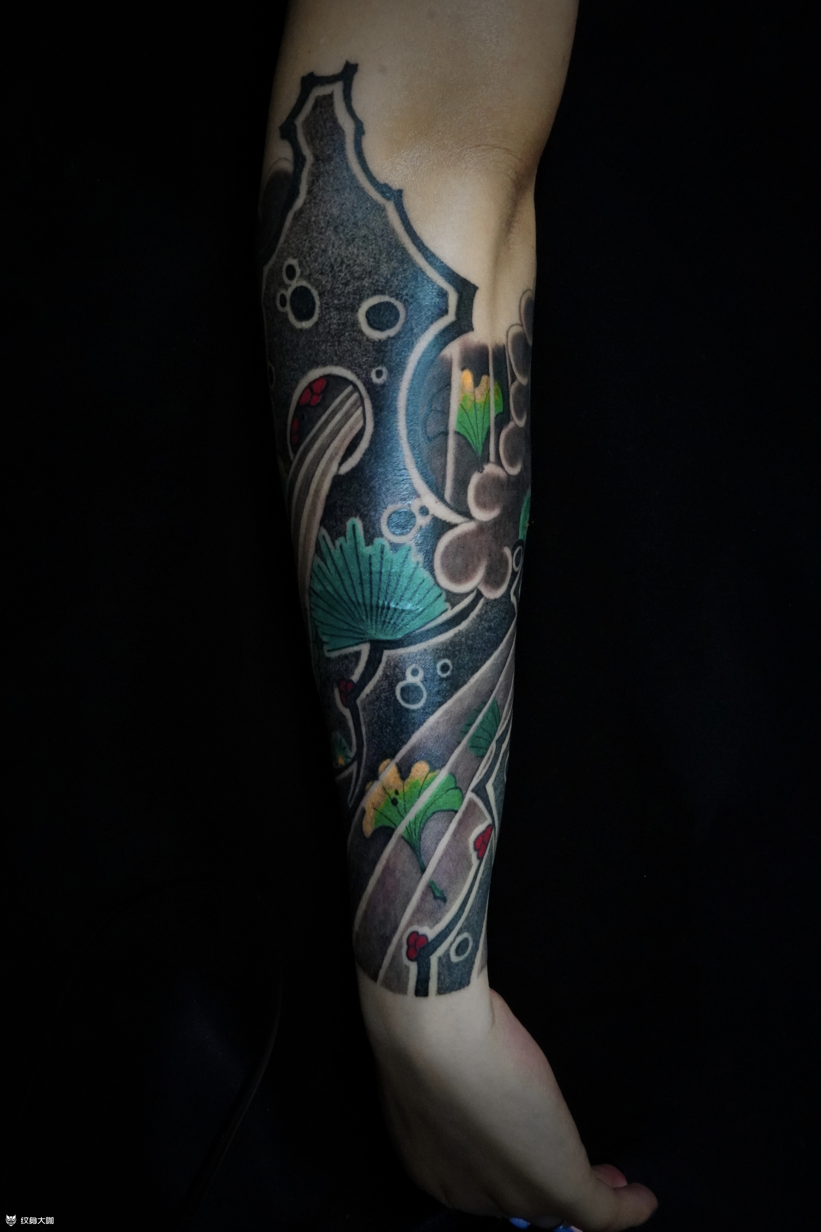 老传统包小臂部分用了圆针打雾_纹身吧社区 - 纹身大咖