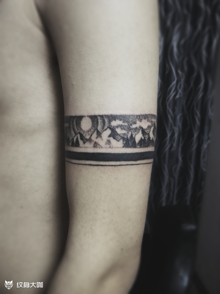 点刺臂环,山河永固,日月同辉_纹身图案手稿图片_雕衍的纹身作品集