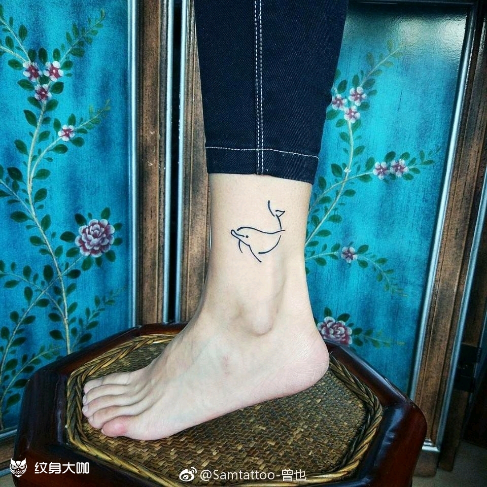 脚踝海豚_纹身图案手稿图片_曾也的纹身作品集