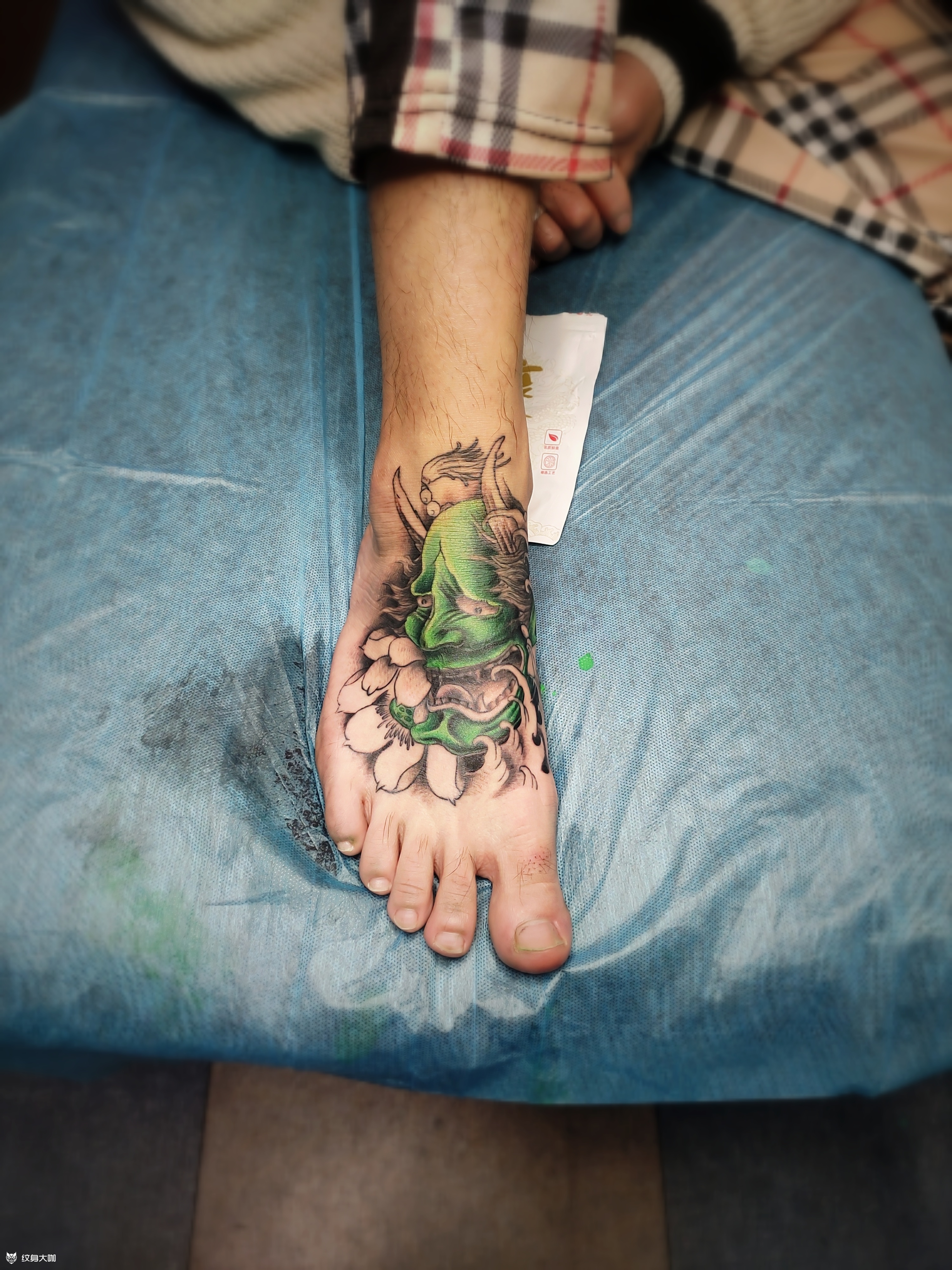 脚背纹身