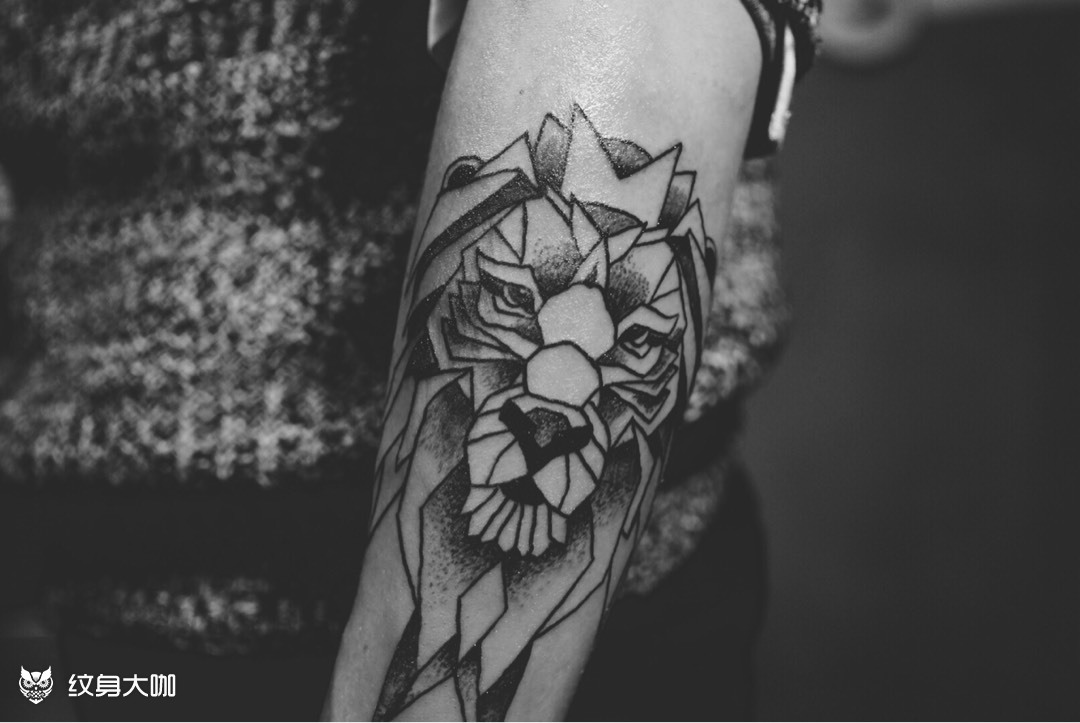 狮子头几何点刺_纹身图案手稿图片_sao哥的纹身作品集