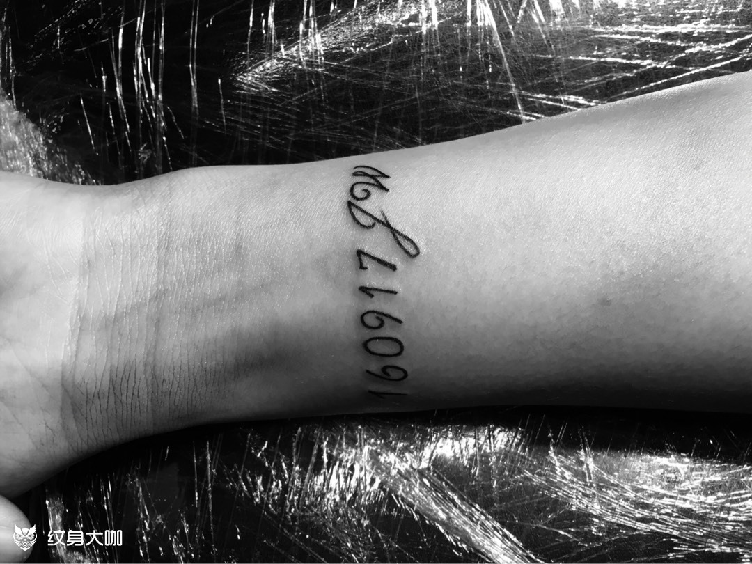 生日小字母_纹身图案手稿图片_广州墨客tattoo的纹身作品集