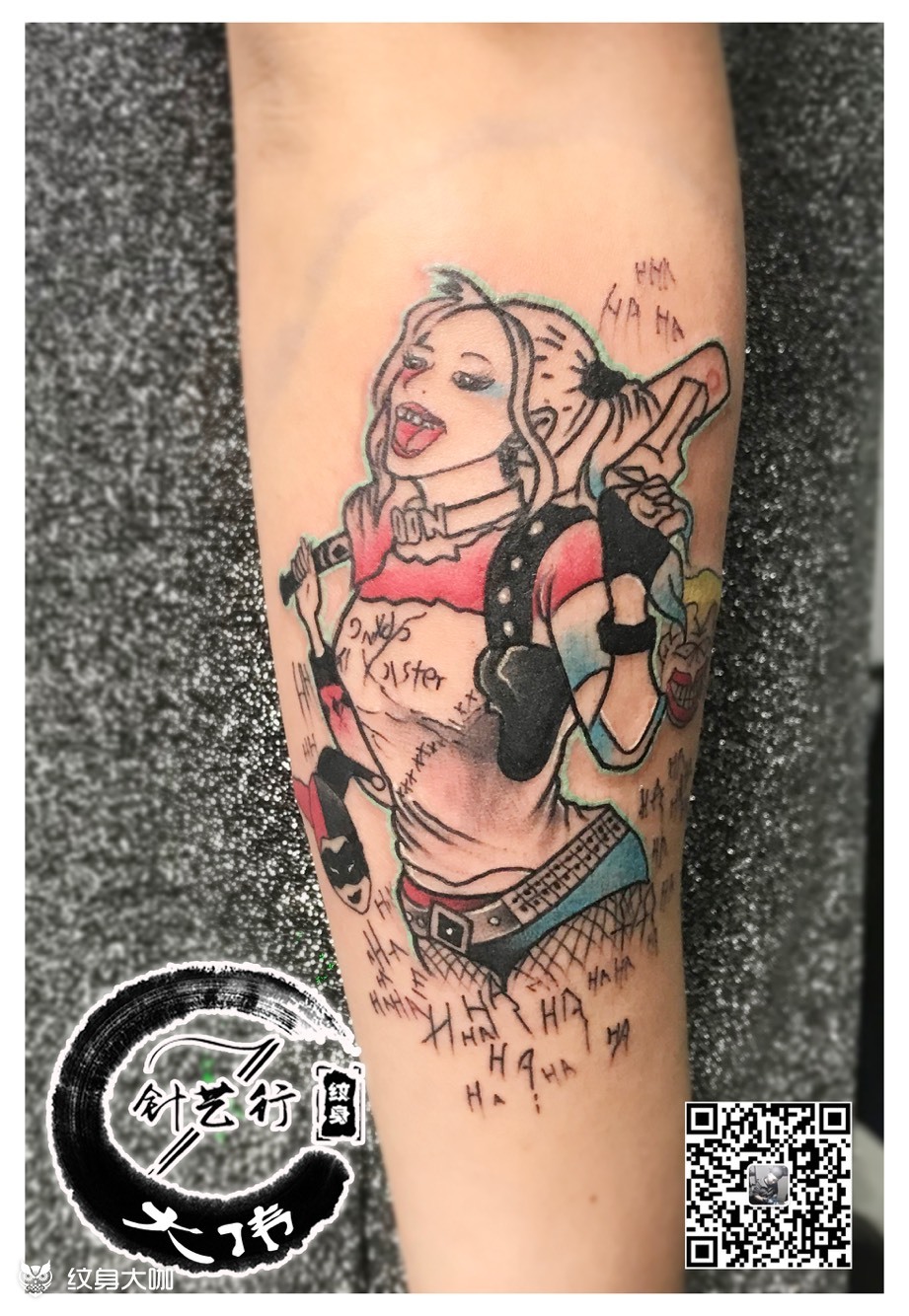 小丑女腿上的纹身图片