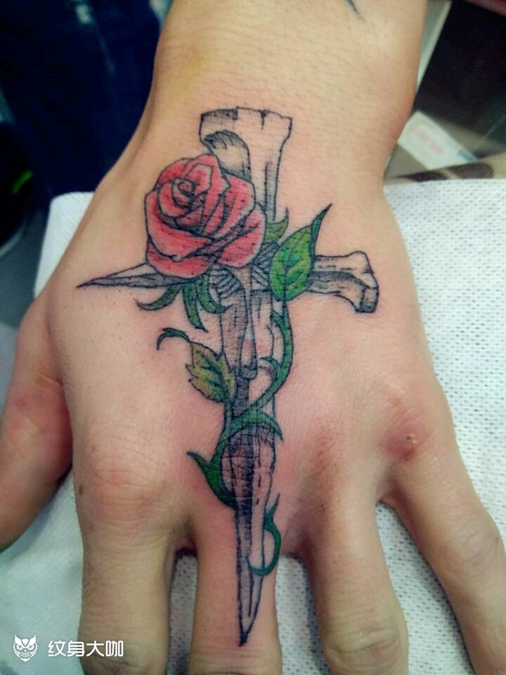 手背玫瑰_纹身图案手稿图片_王薇的纹身作品集