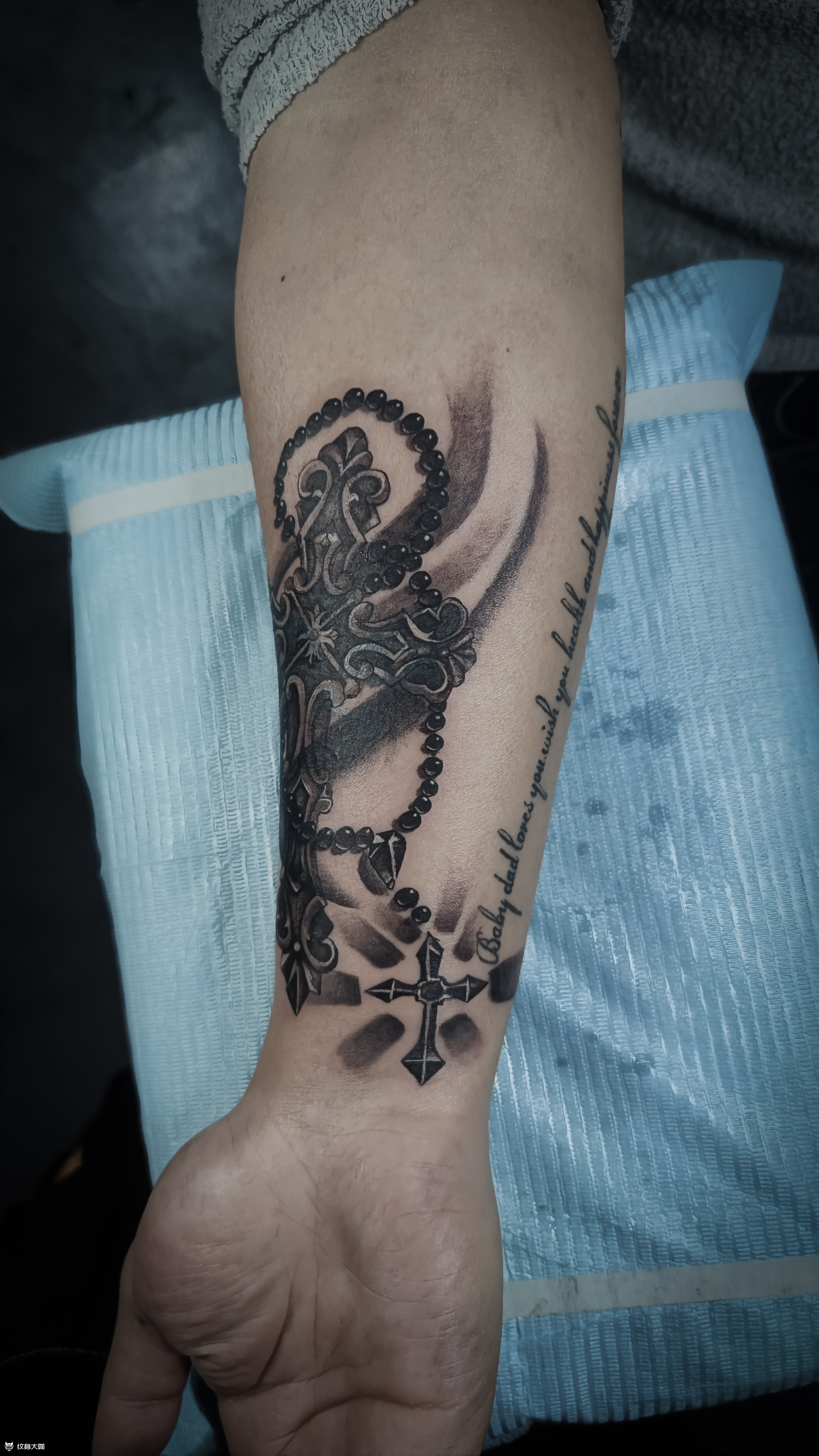 十字架纹身遮盖旧图案遮盖